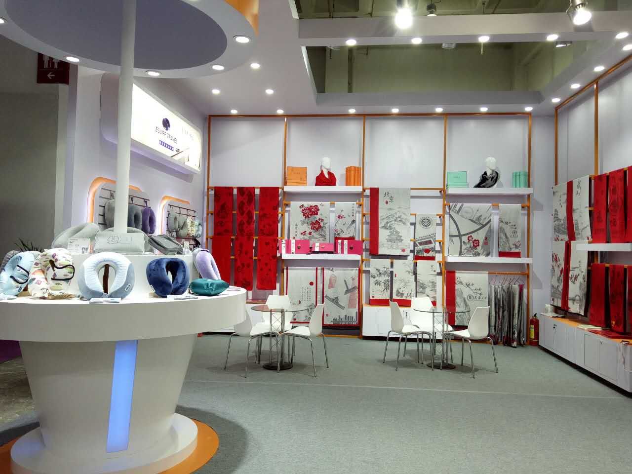 找回禮品的感覺！藝色旅行(xíng)枕、艾絲雅蘭定制圍巾驚豔2017北京禮品展